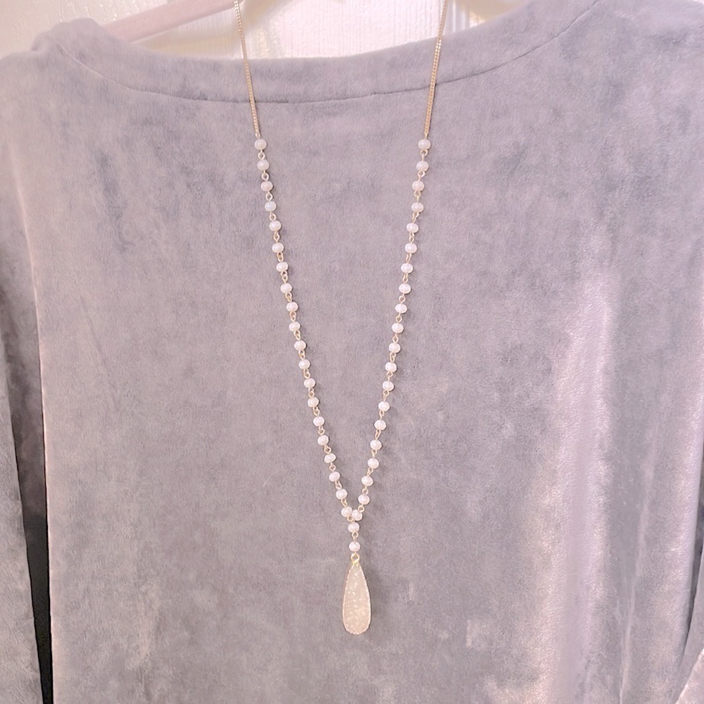 Tommy Bahama 17” goldtone and stone necklace 28” total chain